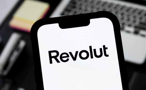 
                    Revolut начал размещать акции сотрудников при оценке в $75 млрд
                
