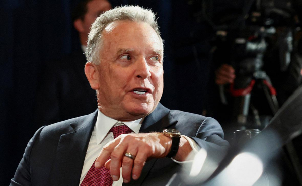 
                    Уиткофф продал долю в своей фирме за $120 млн из-за конфликта интересов
                