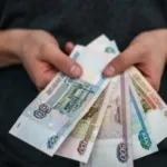 Десятки миллионов рублей спрятали россияне «под подушкой»: куда они пойдут?