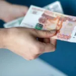 Семьи с детьми получат больше денег: какие выплаты увеличат осенью