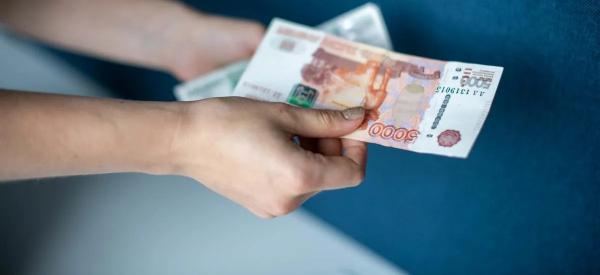 Семьи с детьми получат больше денег: какие выплаты увеличат осенью