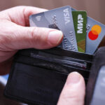 ЦБ поддержал идею ограничить количество банковских карт до десяти на клиента