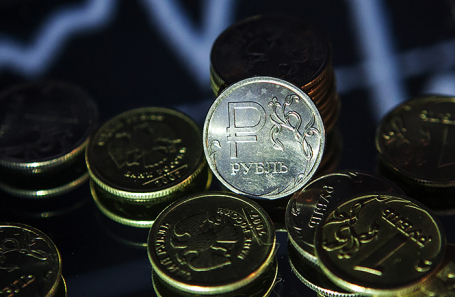 Курс доллара поднялся выше 83 рублей впервые с начала мая