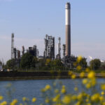 Мировые нефтекомпании начали сокращать штат из-за низких цен на нефть