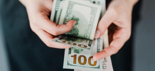 &laquo;В сентябре вложения в доллары небезопасны&raquo;: экономисты предостерегли россиян