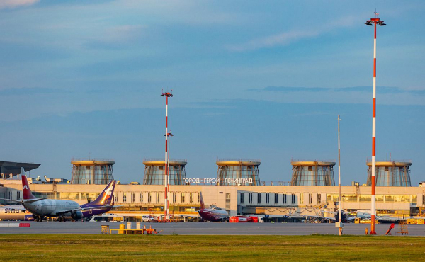 
                    ВТБ продаст долю в аэропорту Пулково
                