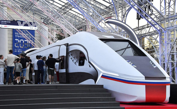 
                    Для первого высокоскоростного поезда России обсудят новое название
                