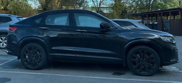 Владельцам мощных иномарок поднимут утильсбор: как это повлияет на цены?