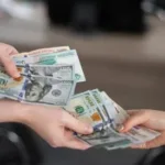 Россиянам дали совет, стоит ли бежать за долларами прямо сейчас