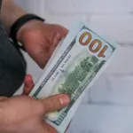 Экономист назвал пределы роста доллара в октябре: уйдет ли курс выше 90?