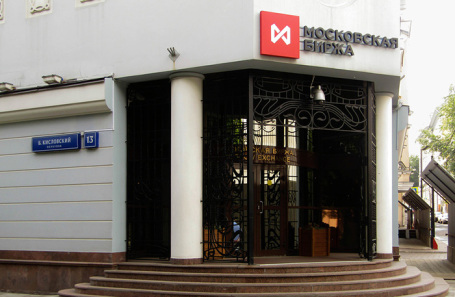 Индекс Мосбиржи падает, рубль растет