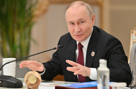 Путин продлил выплаты по топливному демпферу до мая 2026 года