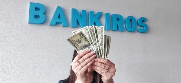 Доллар рухнул до 79: где выгодно купить наличную валюту?