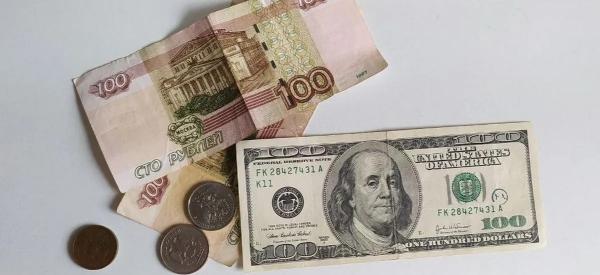 Рубль или доллар: что окажется сильнее к концу следующей недели? 