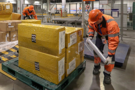 &laquo;Интерфакс&raquo;: регуляторы обсуждают налог на продажу непродовольственного импорта продавцами на упрощенке