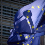 Politico: ЕК хочет привлечь для Украины средства, оформив их как совместный долг стран ЕС