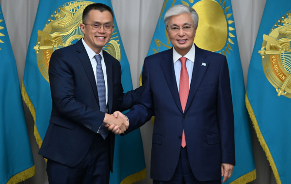 Президент Казахстана провел встречу с основателем Binance Чанпэном Чжао