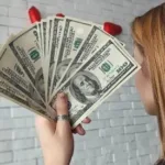 Доллар превысит уровень в 200 уже в октябре: россияне ждут обвала рубля