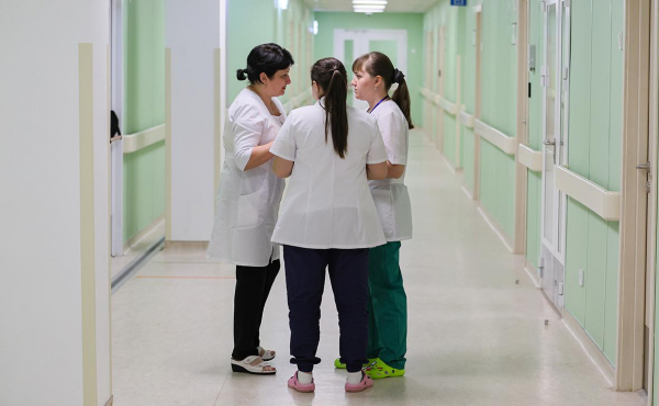 
                    SuperJob назвал сферы с самым сильным кадровым голодом в России
                