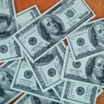 Доллар по 76 или 89? Сколько будет стоить валюта в ближайший месяц