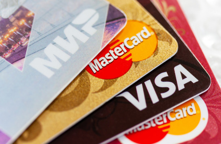 С декабря могут ввести лимит на количество банковских карт на человека