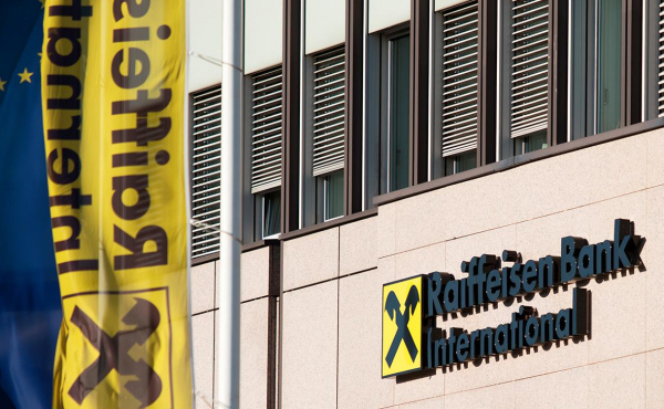 
                    RBI попросил снять санкции с Rasperia для разблокировки акций Strabag
                