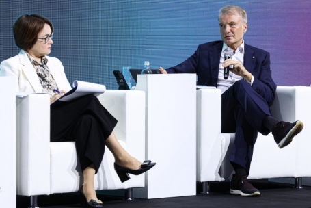 &laquo;Финополис&raquo; открылся жаркой дискуссией между ЦБ и крупнейшими банками