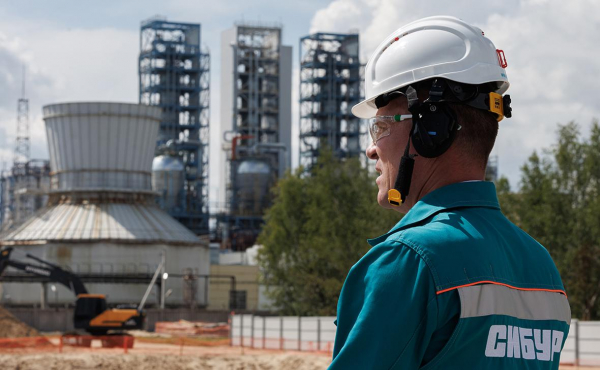 
                    Путин разрешил &laquo;дочке&raquo; Sinopec из Гонконга купить акции &laquo;Сибура&raquo;
                