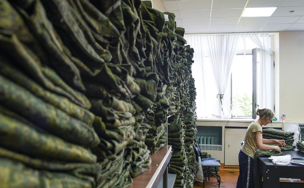 
                    Структура &laquo;Калашникова&raquo; стала совладельцем швейных фабрик в пяти регионах
                