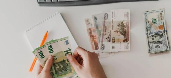 Доллары, USDT или рубли? Что выбрать сегодня для сбережений
