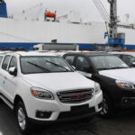 Импорт новых легковых автомобилей в Россию упал на 64%