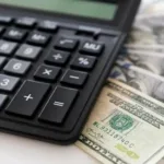 В банке рассказали, когда курс доллара составит 98 рублей