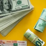 Аналитик рассказал, что ждет курс доллара после неожиданного провала