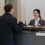 Правительство разрешило заселение в отели по водительским правам