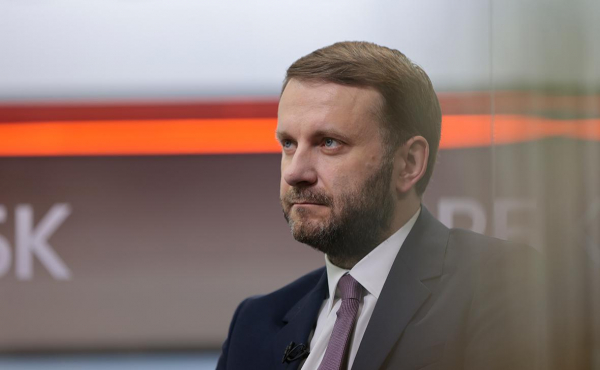 
                    Орешкин предупредил маркетплейсы о мерах из-за &laquo;монопольного поведения&raquo;
                